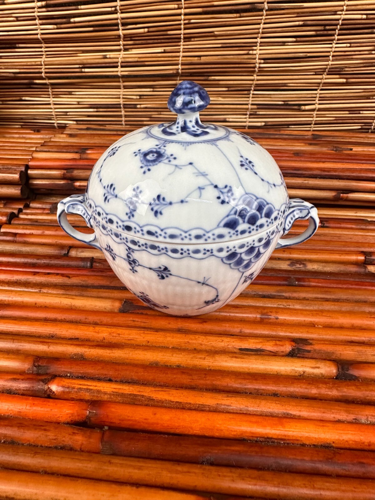 Royal Copenhagen BLUE FLUTED HALF LACE SUGAR Bowl & Lid 606 1st Quality Pre 1923