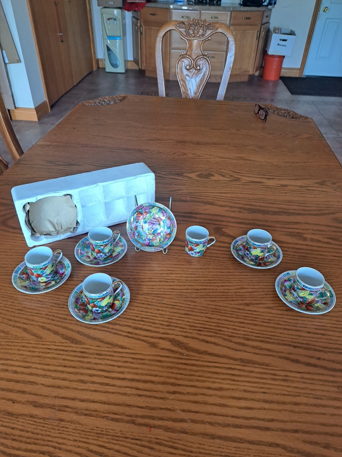 Zhongguo Zhi Zao Oriental Chinese Porcelain Floral 6 Tea Cups and 6 Saucers
