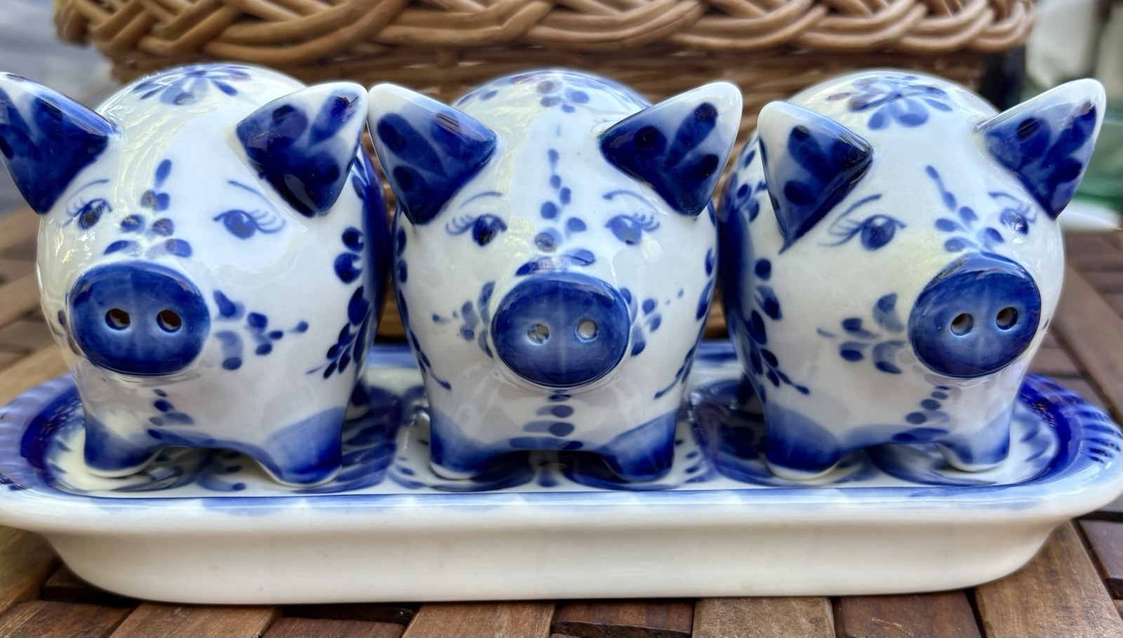 Set of 3 Gzhel Blue & White Hand Painted Porcelain Pigs W/Tray Signed Beautiful