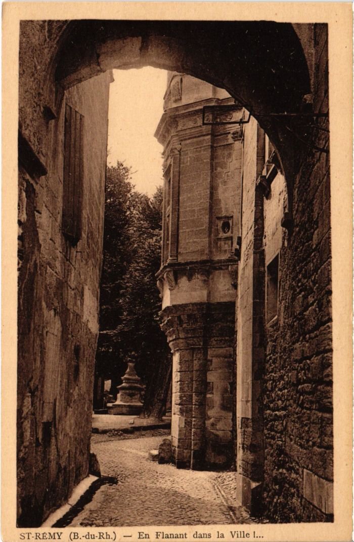 Old postcard Saint-Remy-de-Provence Strolling in the City (1290245)