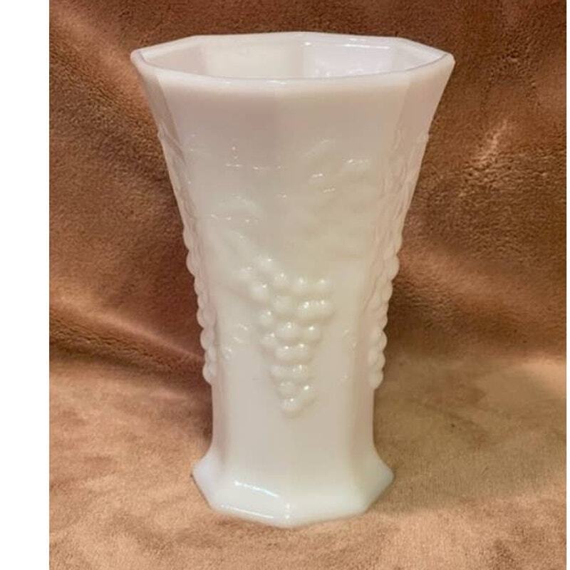 Vintage Milk Glass Grape & Grape Vine Pattern 7\