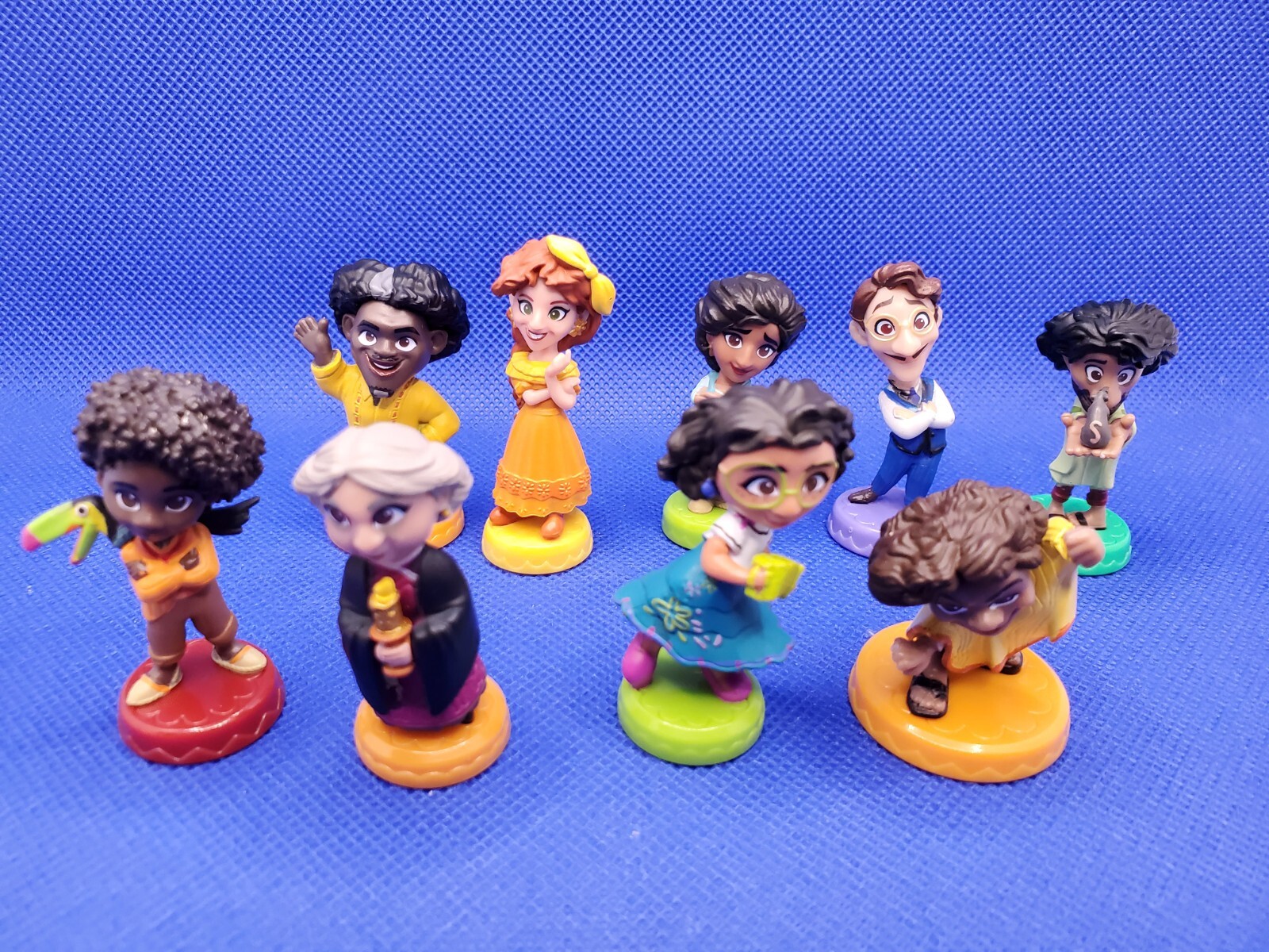 Disney's Encanto 2021 Toy Mi Familia Figure Set w/9 Figures Collection No Sister