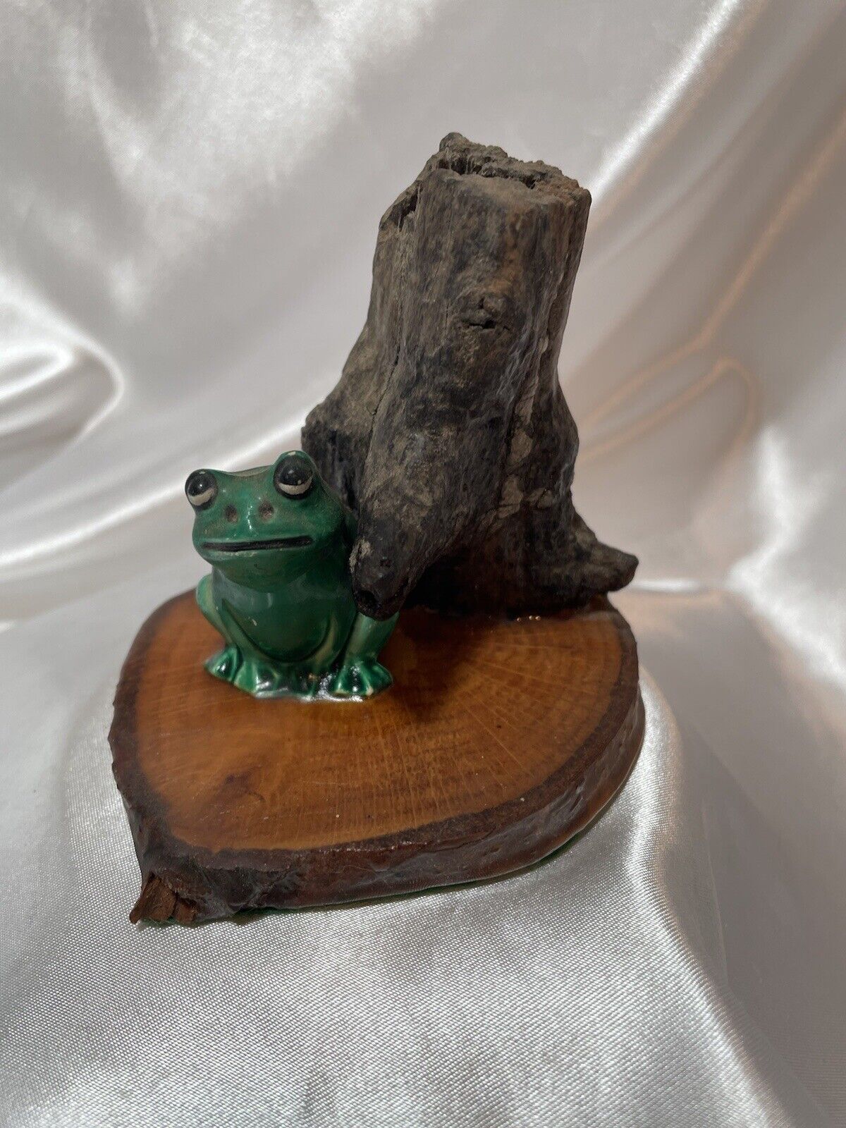 Vintage Green Frog Sitting Beside Log Tree Stump Figurine Plastic