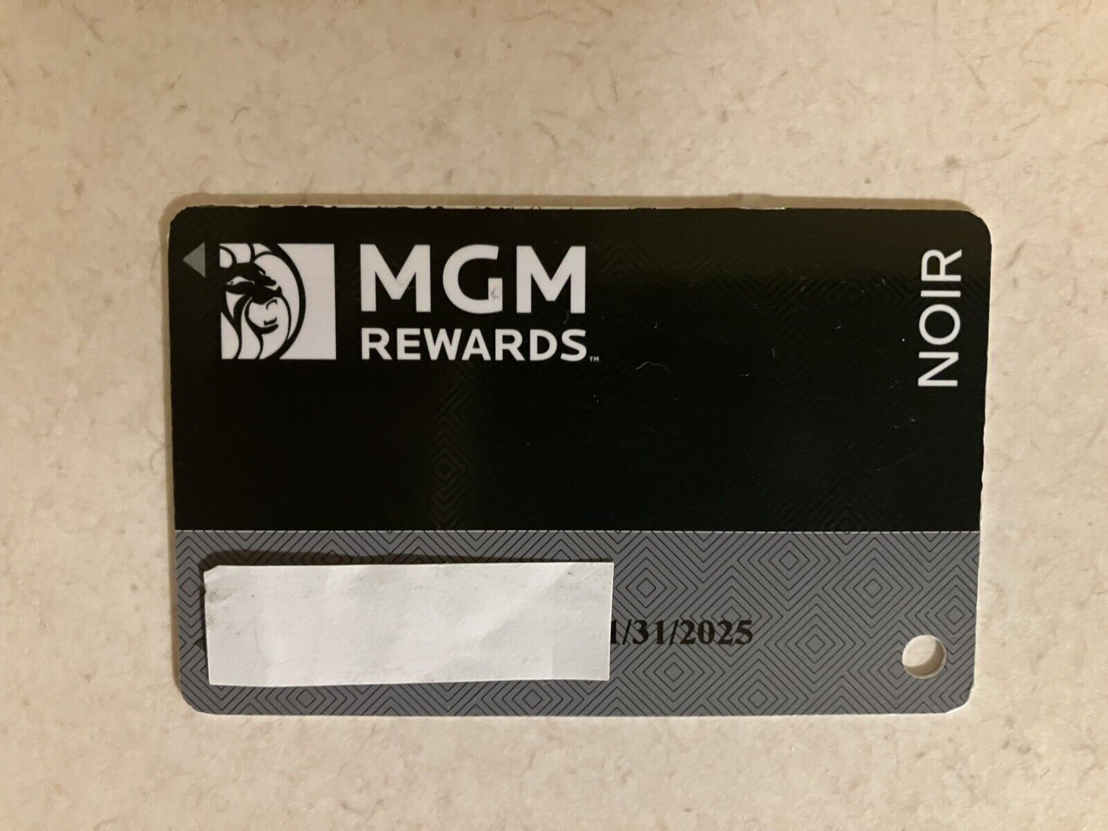 MLIFE MGM REWARDS BLACK NOIR SLOT PLAYERS CARD MALE NAME EXPIRES 2025 RARE