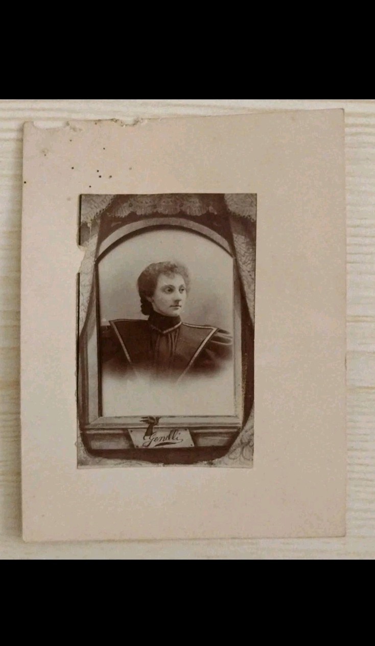 Victorian Lady ~ Stylish Fashion ~ Antique 1880s CDV Photo ~ Genelli~2.75 x 3.5\ Victorian Lady ~ Stylish Fashion ~ Antique 1880s CDV Photo ~ Genelli~2.75 x 3.5\