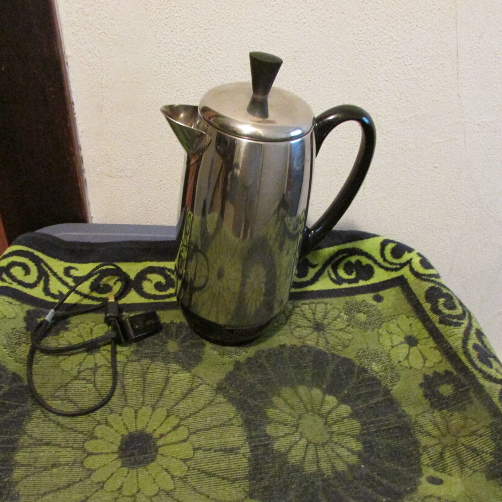 Nice, Vintage Farberware \'Superfast\' 12 cup Coffee Maker/ Percolator # 142