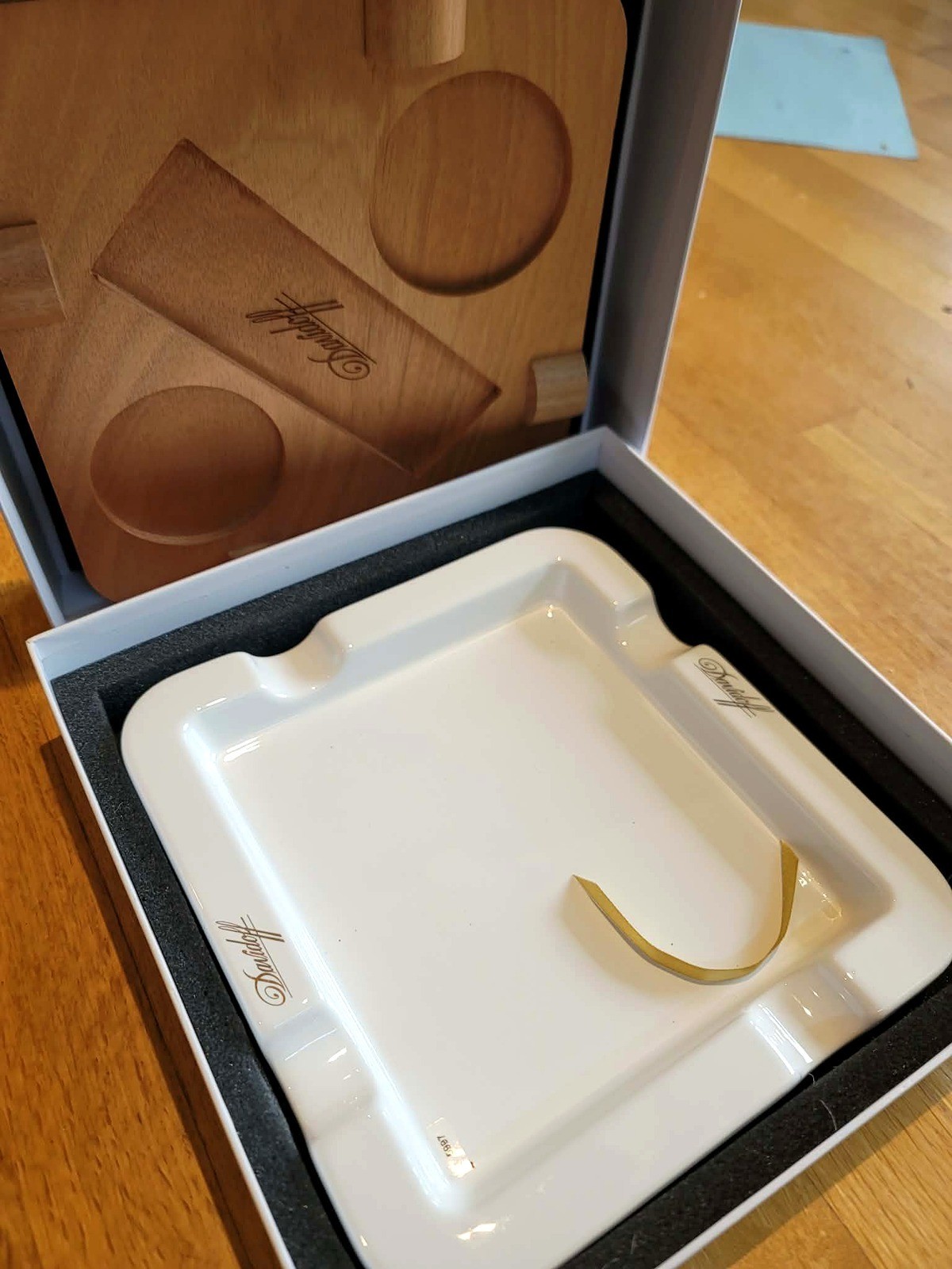 Davidoff Chefs Edition 2021 ceramic cigar ashtray wood tray box no cigars