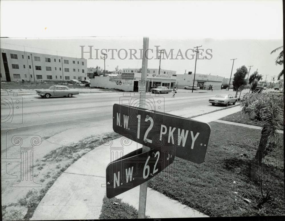 1972 Press Photo Typical street scene on Martin Luther King Boulevard