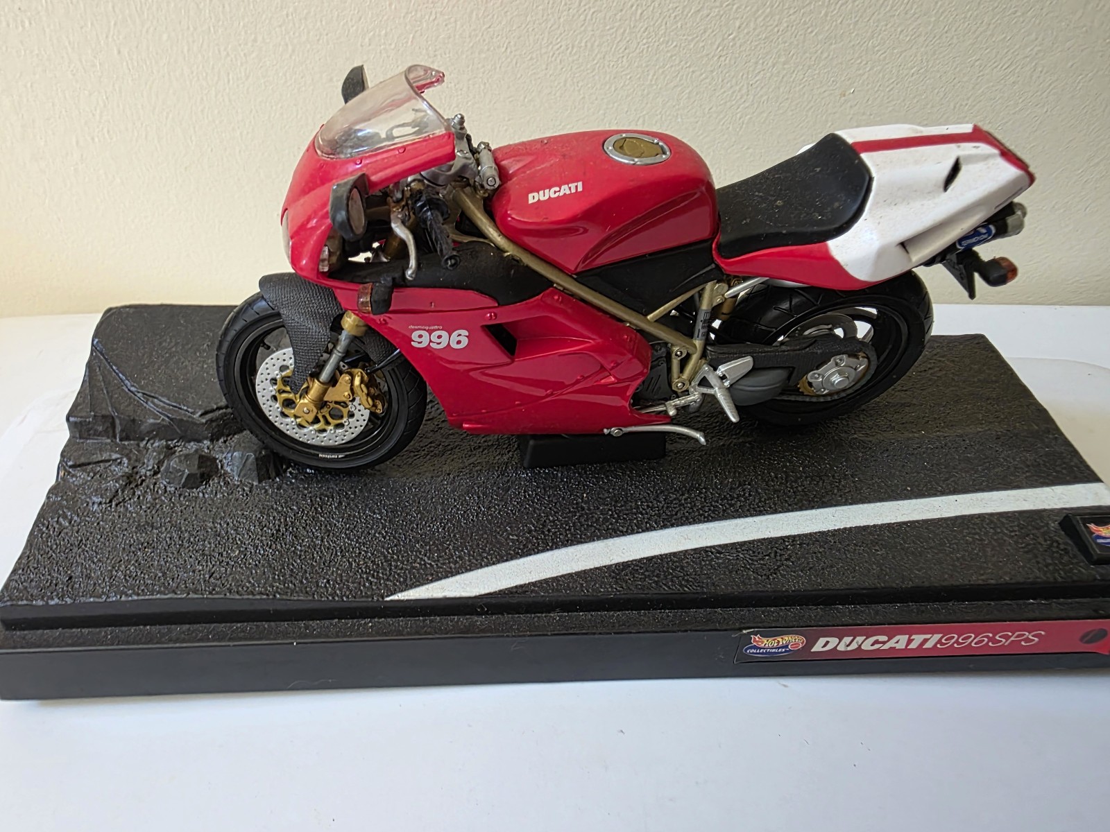 Hot Wheels Ducati 996SPS  1/10 Die Cast Superbike AMA