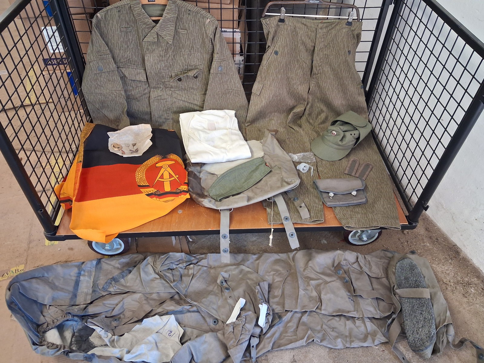 GDR NVA BORDER FIELD UNIFORM EQUIPMENT BUNDLE