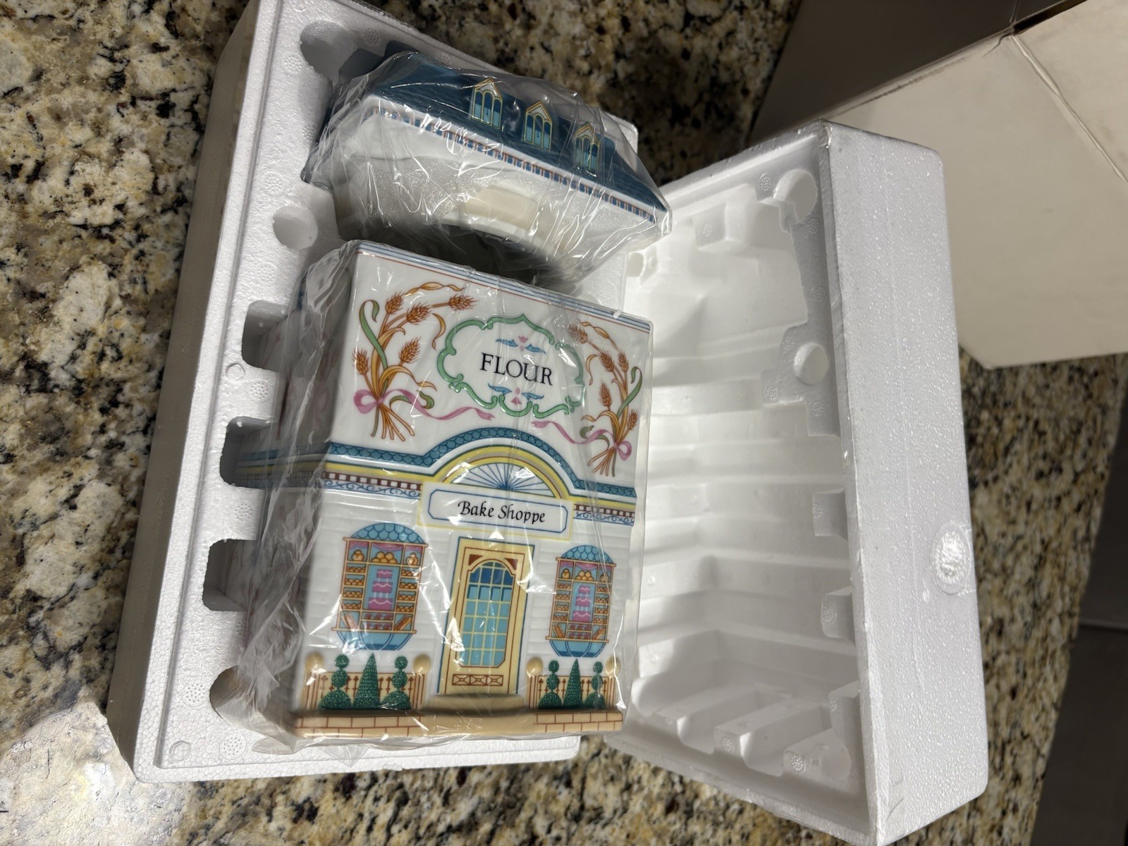 BNIB LENOX Spice Village Flour Canister House 1990 BNIB LENOX Spice Village Flour Canister House 1990