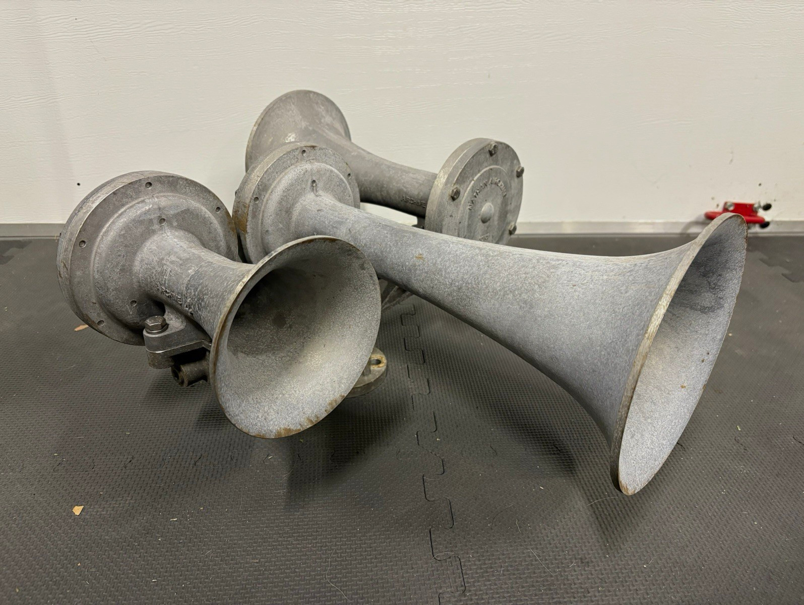 Nathan Airchime K3HA Authentic Three-Chime Locomotive Train Horn Nathan Airchime K3HA Authentic Three-Chime Locomotive Train Horn