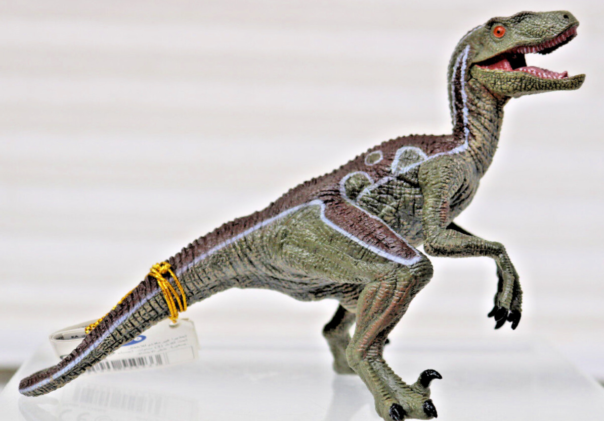 2005 Velociraptor Raptor Papo Prehistoric Dinosaur Toy Figure with Movable Jaw
