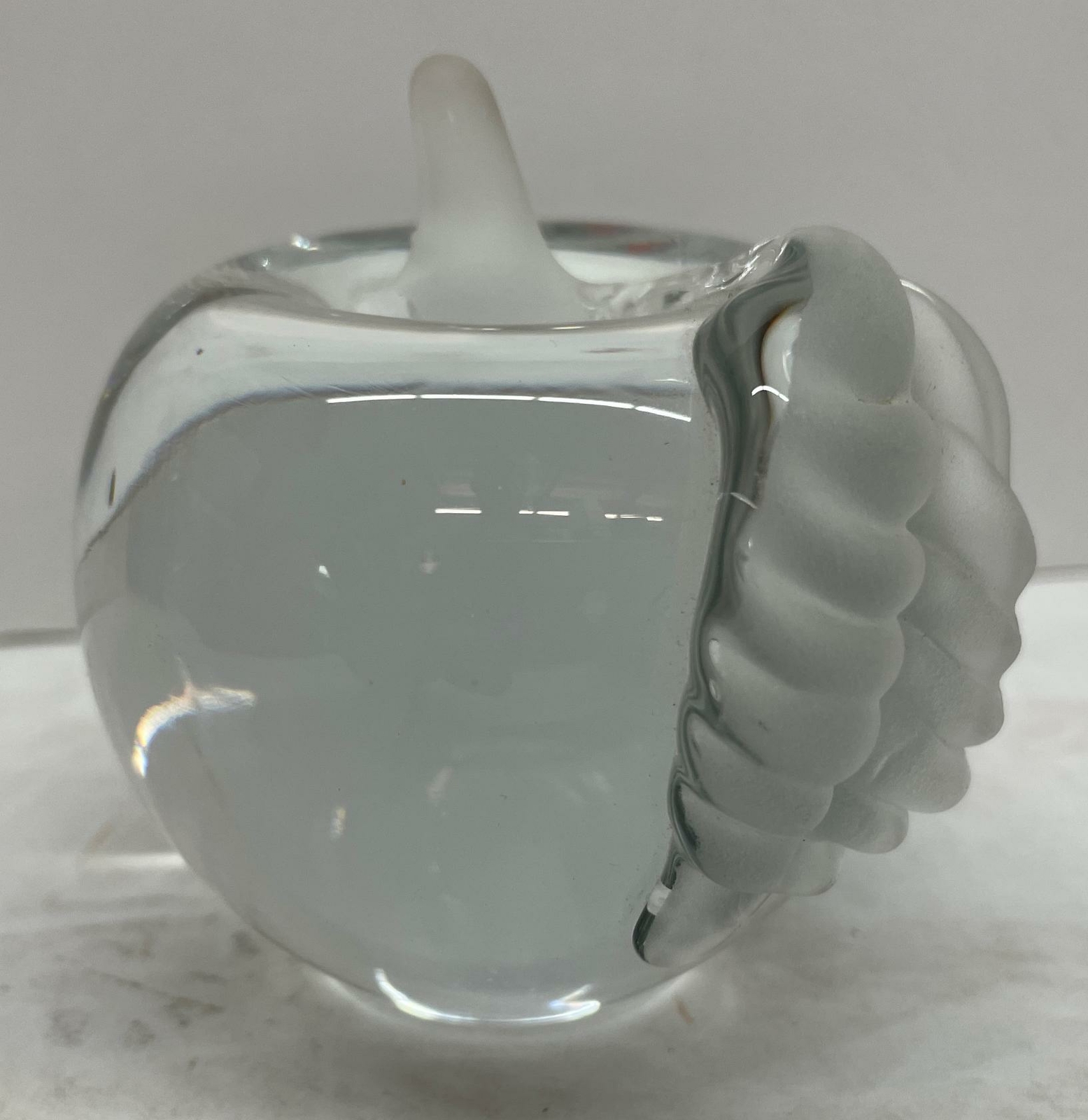 Vintage Clear Crystal Art Glass Apple with leaf Paperweight 3\