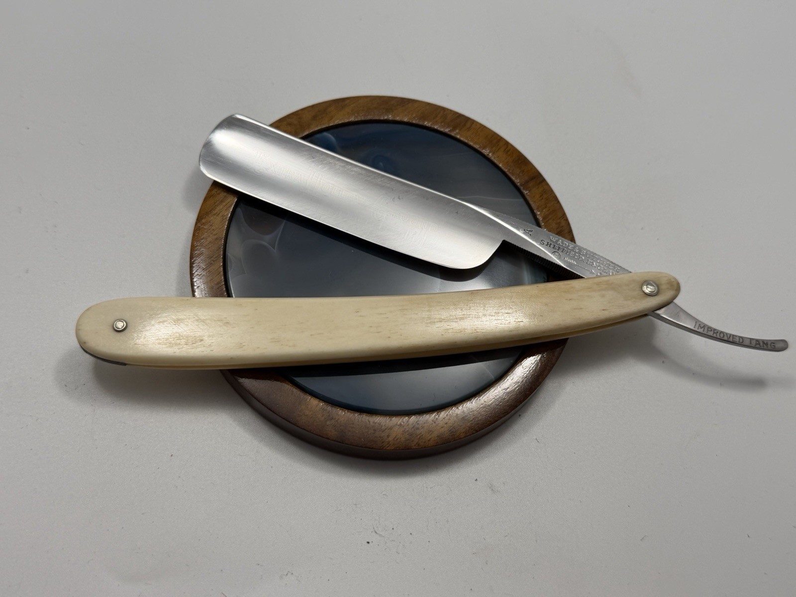 Very Old  6/8”  Bone Scales Wade & BUtcher  Razor Ahave Ready Sheffield England