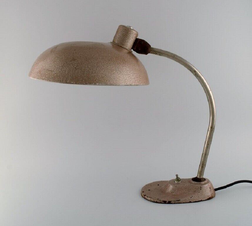 Large adjustable work lamp in original metallic lacquer. Industrial design.