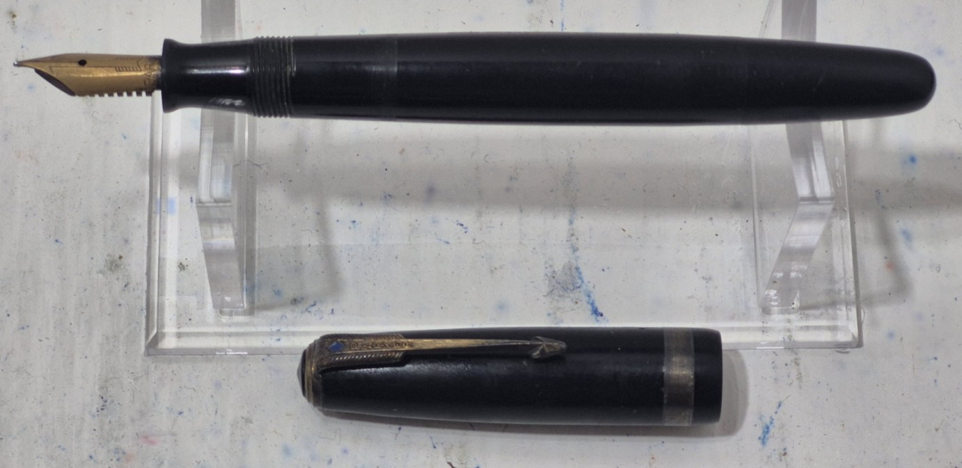 Vintage Parker Fountain Pen w/Parker Nib Black Barrel Unknown Model Vacumatic?