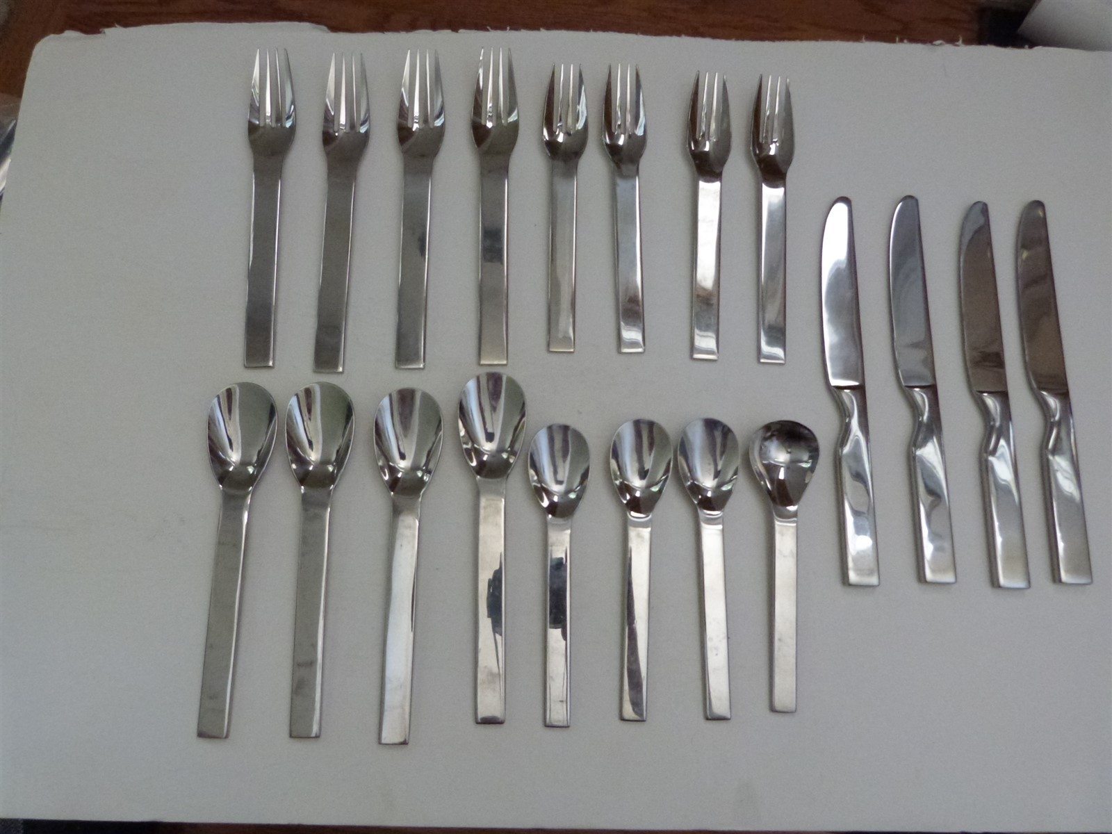 20 Pieces 4 Settings Towle 18/10 Stainless Flatware Spoons Forks Knives