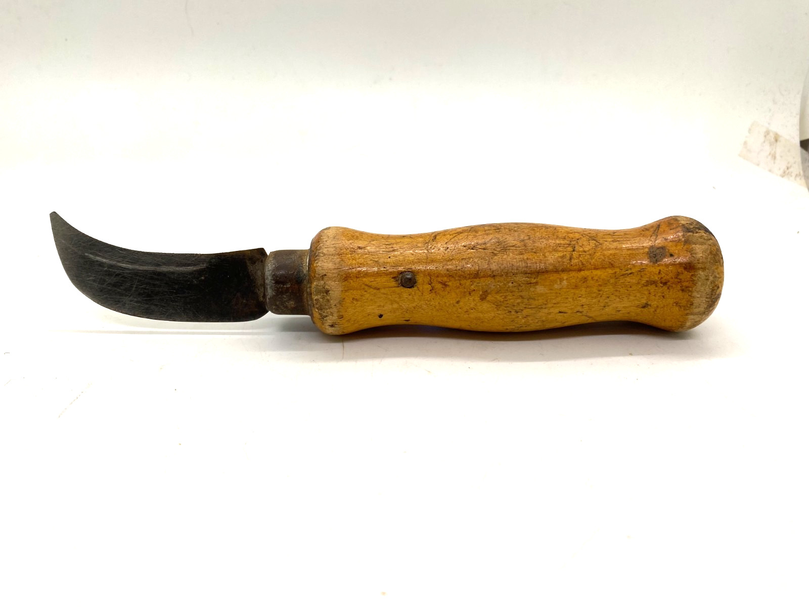 Traditional Linoleum Carpet Knife Hooked Blade Wood Handle Vintage