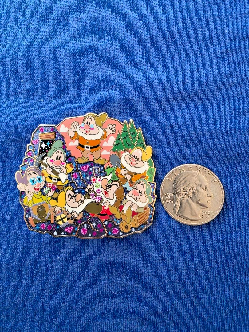 Snow White and the Seven Dwarfs - Supporting Cast DISNEY PIN