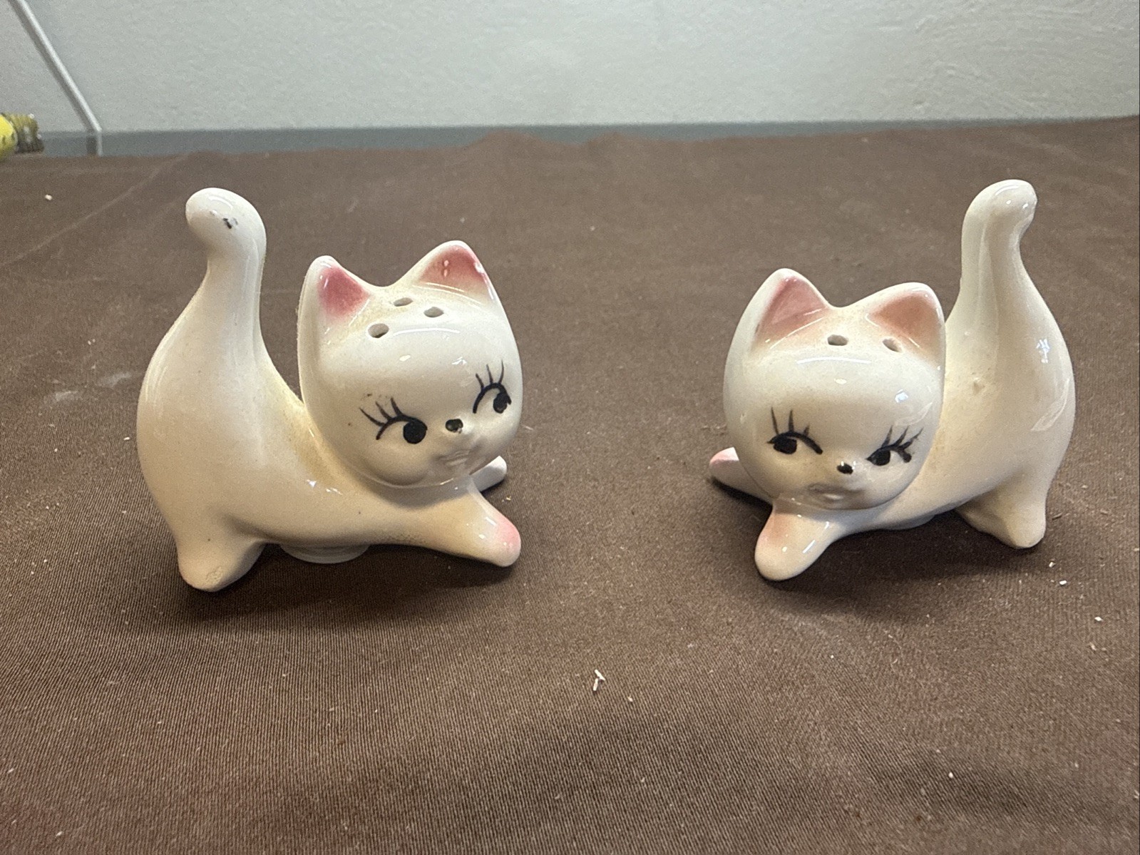 Vintage Rio Hondo California Pottery Cat Salt and Pepper 1940s MCM White.s41