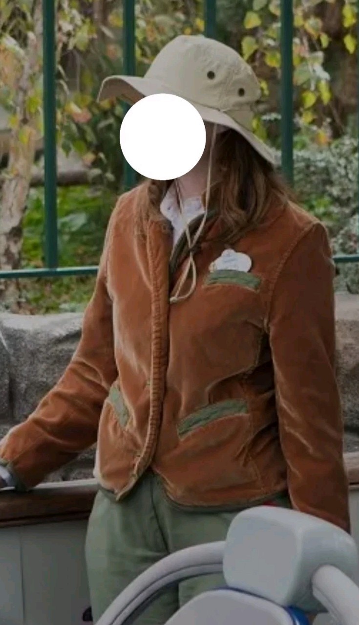 DISNEYLAND MATTERHORN FANTASYLAND CAST MEMBER JACKET RARE LADIES SMALL