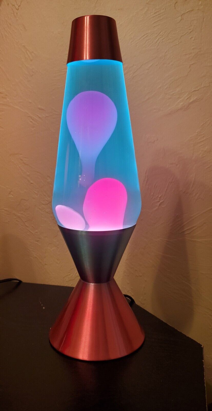 Lava Lamp 16 In 52 Oz XL Pink and Blue Ombre NEW