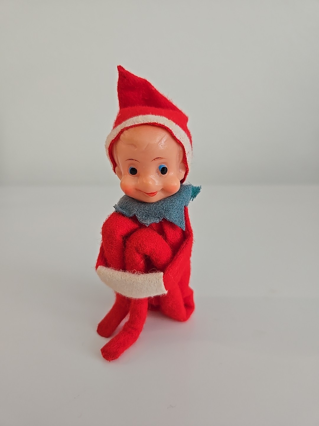 Vintage MCM Red Green White Felt Knee Hugger Christmas Decor Elf Shelf Sitter