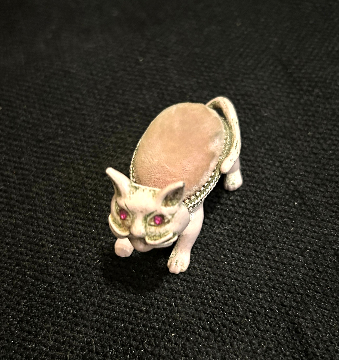 VINTAGE Trembling Cat Pin Cushion Nodder / Bobblehead Florenza, red eyes OLD