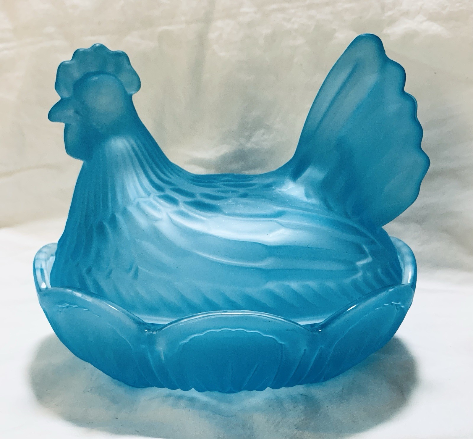 NEW Satin Ice Blue Glass Hen Chicken Nest 5 1/2” W x 6 3/4” L x 6\