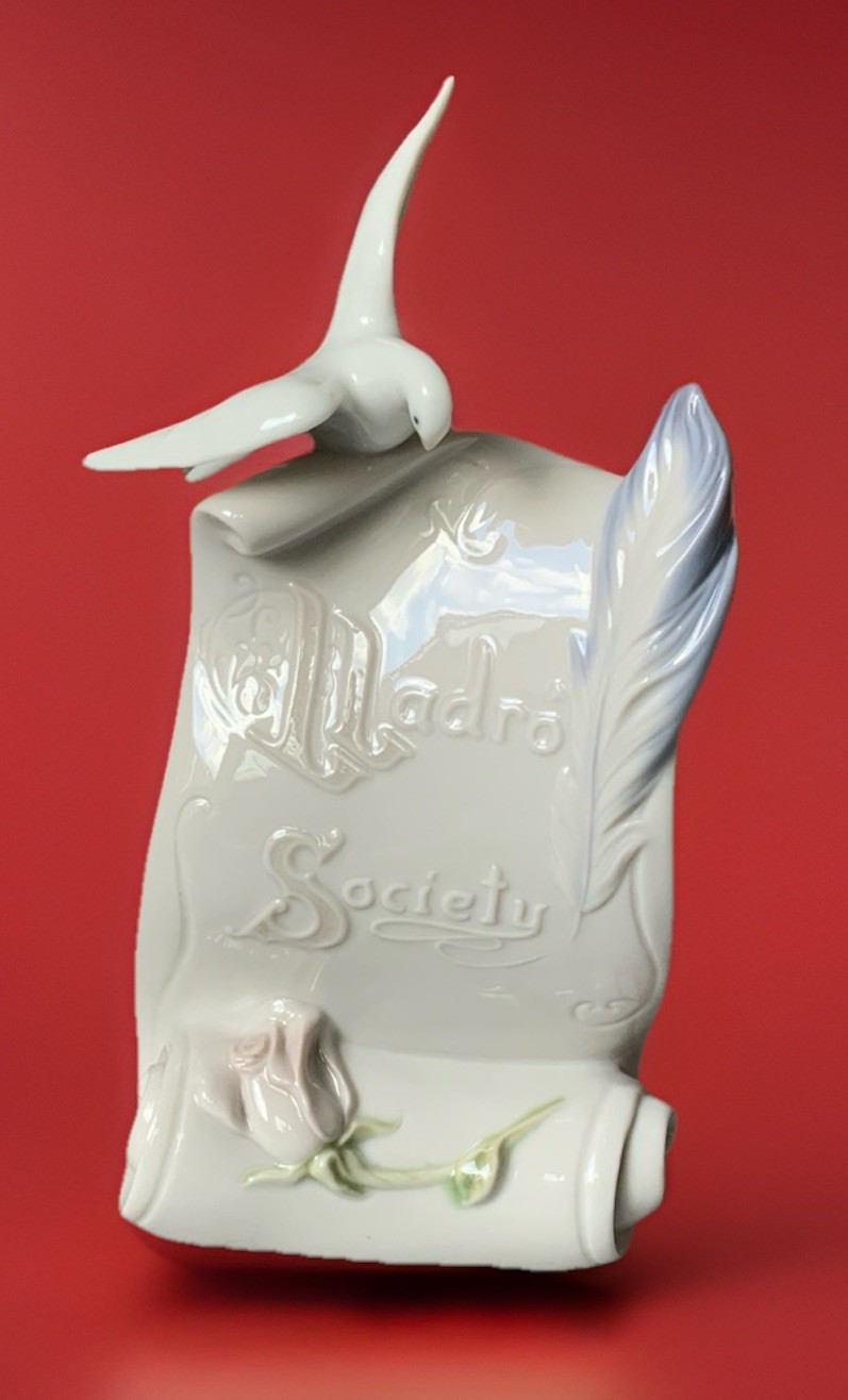 Lladro Porcelain Scroll with Bird 07677 Society Art Brings Us Together Spain