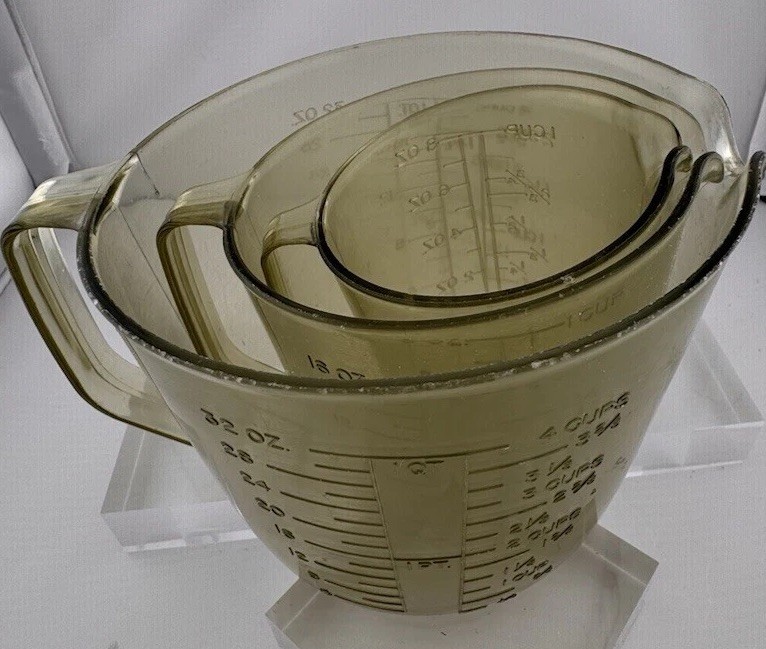 Vintage 1970s Rubbermaid 3-Piece Plastic Measuring Cup Set Vintage 1970s Rubbermaid 3-Piece Plastic Measuring Cup Set