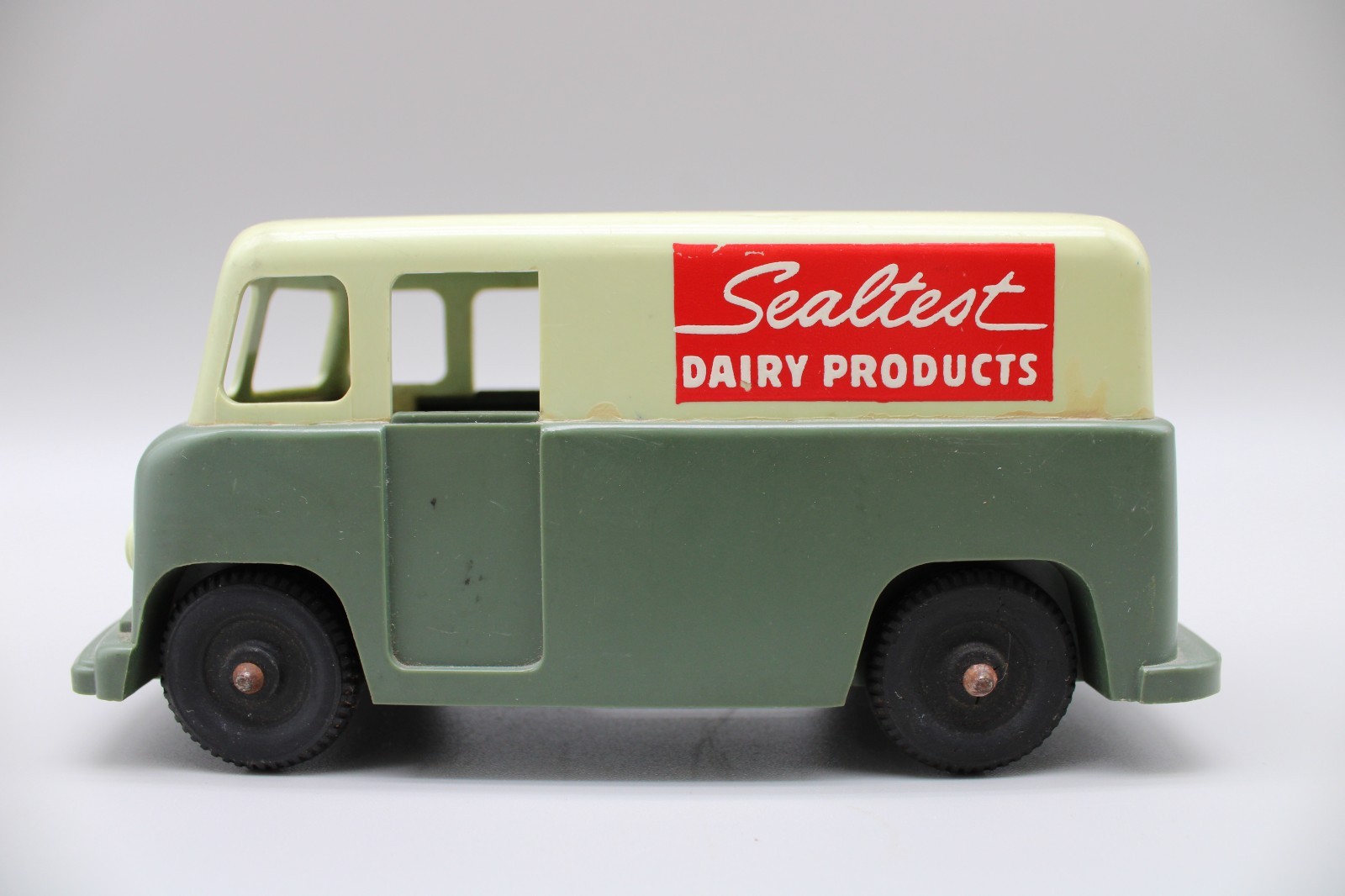 VINTAGE  PLASTIC SEALTEST DAIRY PRODUCTS DELIVERY TRUCK  BANK