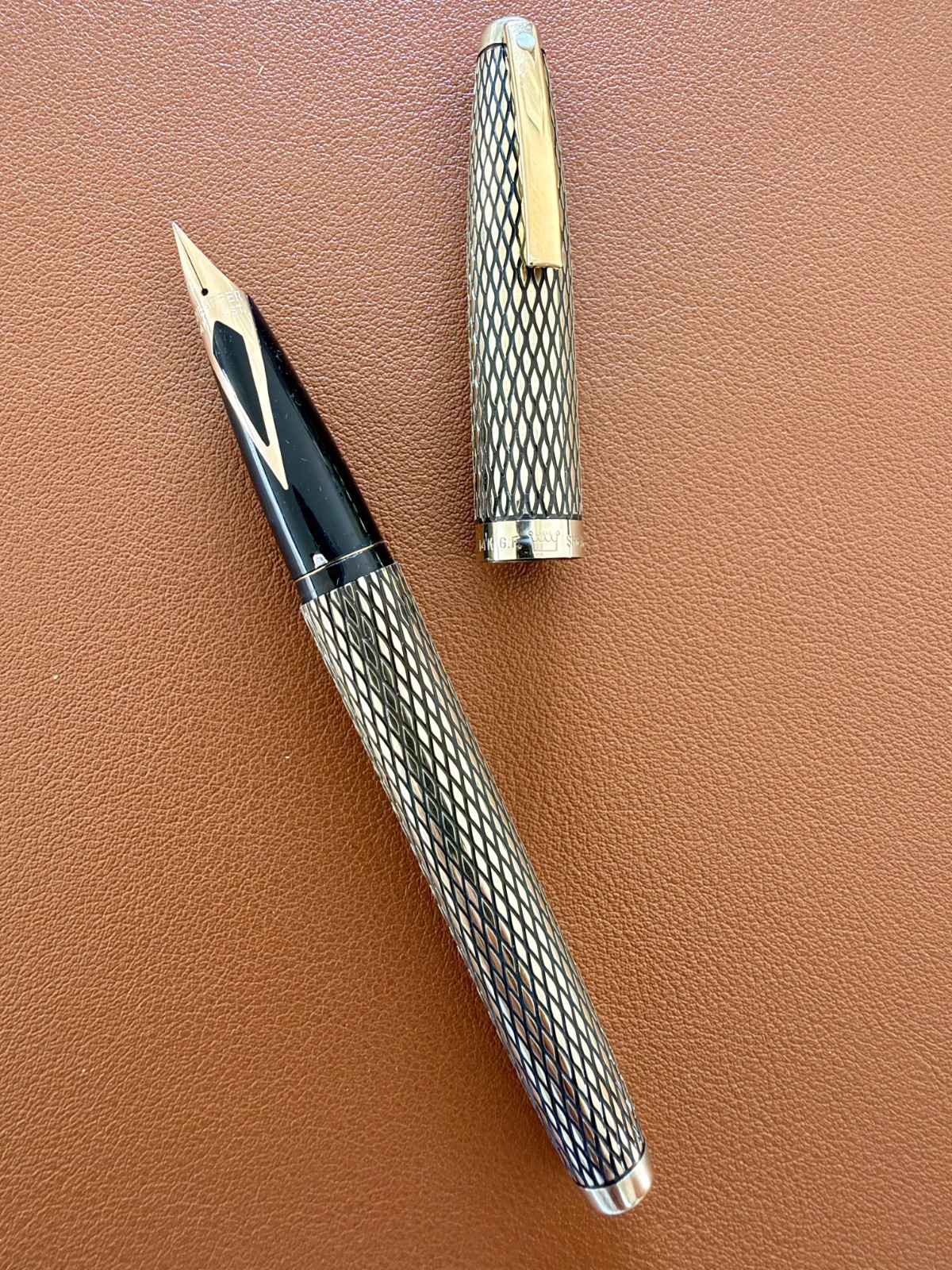 Sheaffer 14K Gold Nib Fountain Pen – 14K GF Diamond Pattern AUST Vintage
