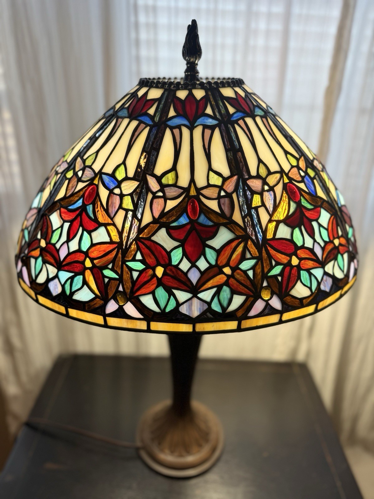 Vintage Quoizel Tiffany Style Red Floral Stained Glass Lamp Shade Swag Lamp Vintage Quoizel Tiffany Style Red Floral Stained Glass Lamp Shade Swag Lamp
