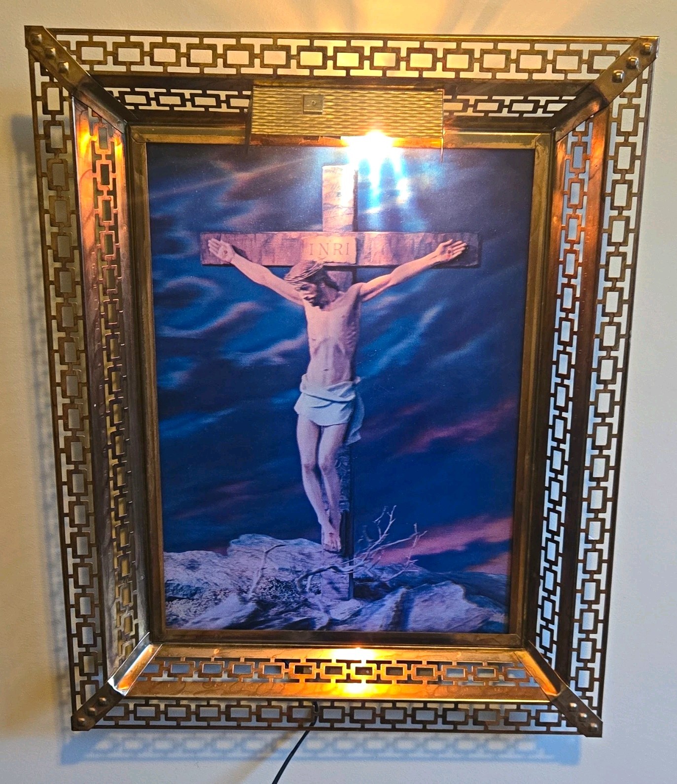Vintage Mid-Century Lighted 3D Lenticular Hologram Art Crucifixion of Jesus 1970