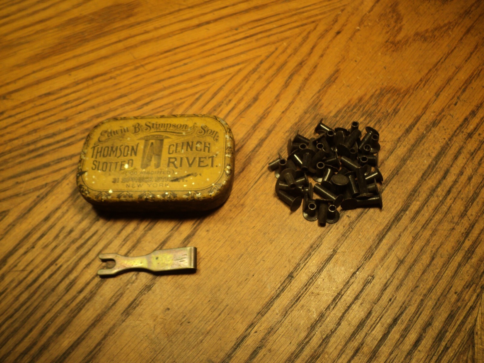 Vintage Thomson Slotted Cinch Rivet Tin w/Tool & 45+ Assorted Rivets 3\