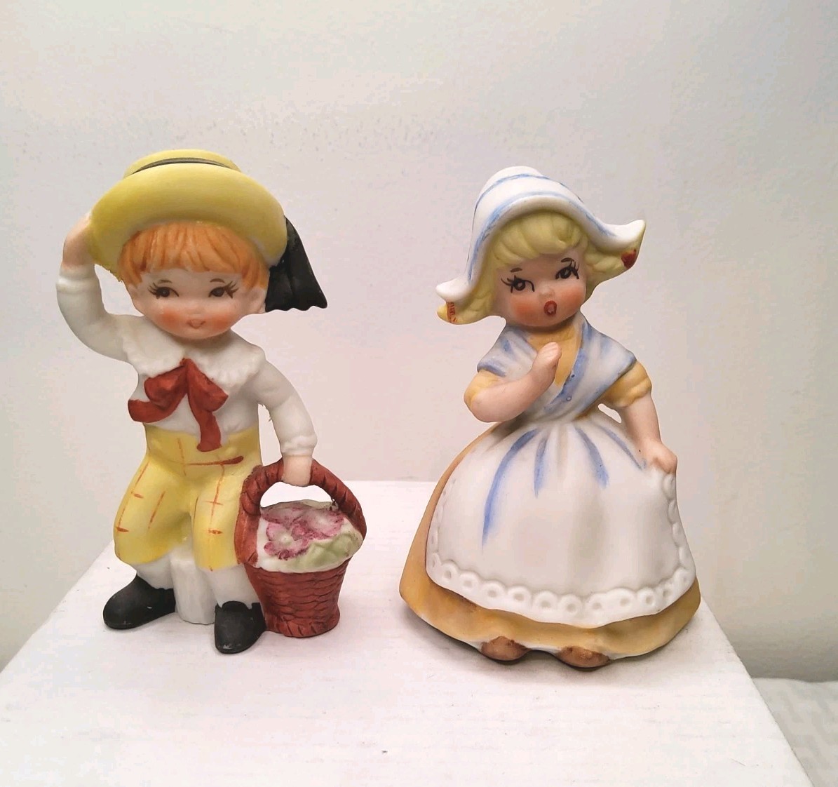 Vintage Lefton Holland Boy And Girl  Figurines No Chips Or Cracks 4 In. (160)