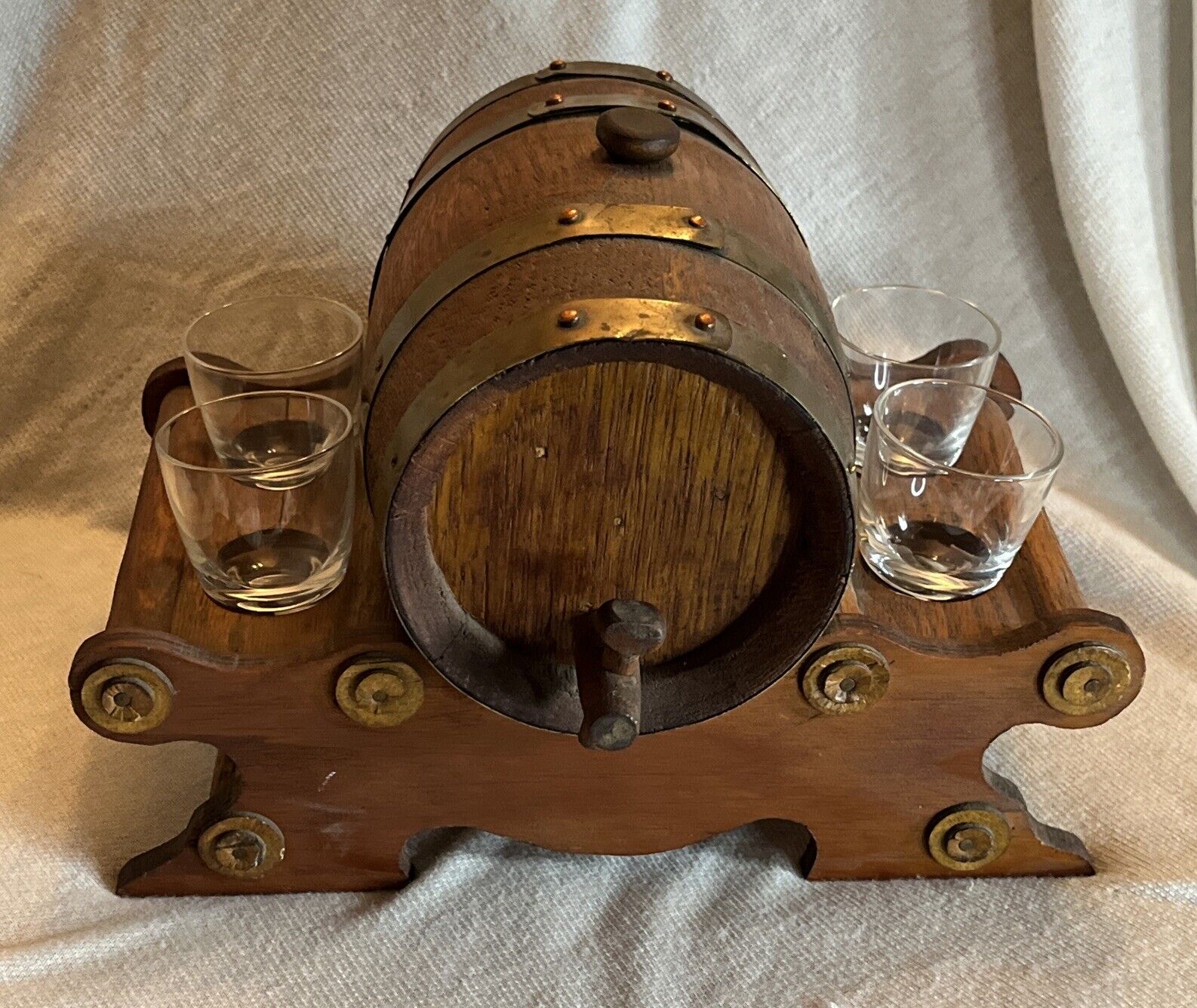 Vintage Wooden Liquor Barrel With 4 Shot Glasses - Retro Decanter