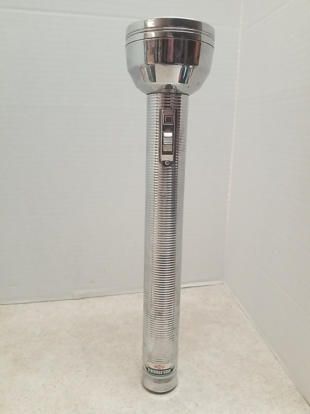 Vintage Ray-O-Vac Sportsman Flashlight Chrome Ribbed Metal 15” Heavy Duty