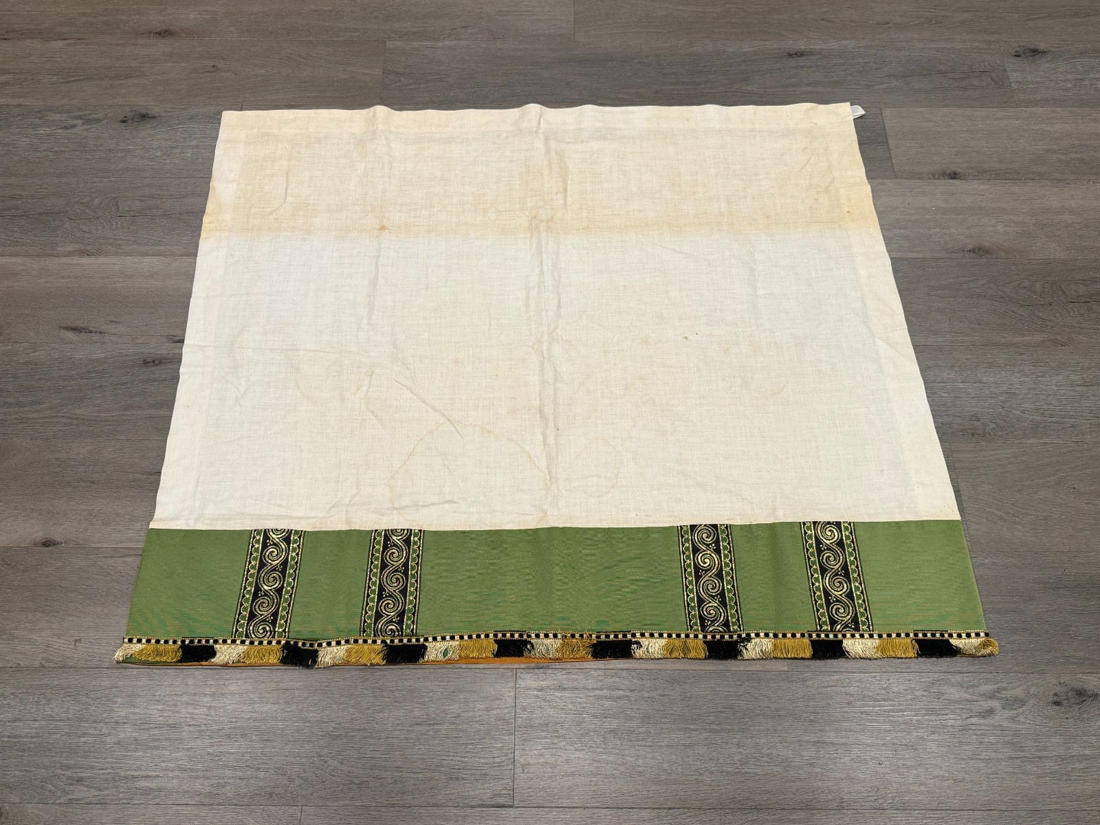GREEN SMALL ALTAR SUPEWR FRONTAL WITH LINEN TOP CLOTH GREEN SMALL ALTAR SUPEWR FRONTAL WITH LINEN TOP CLOTH