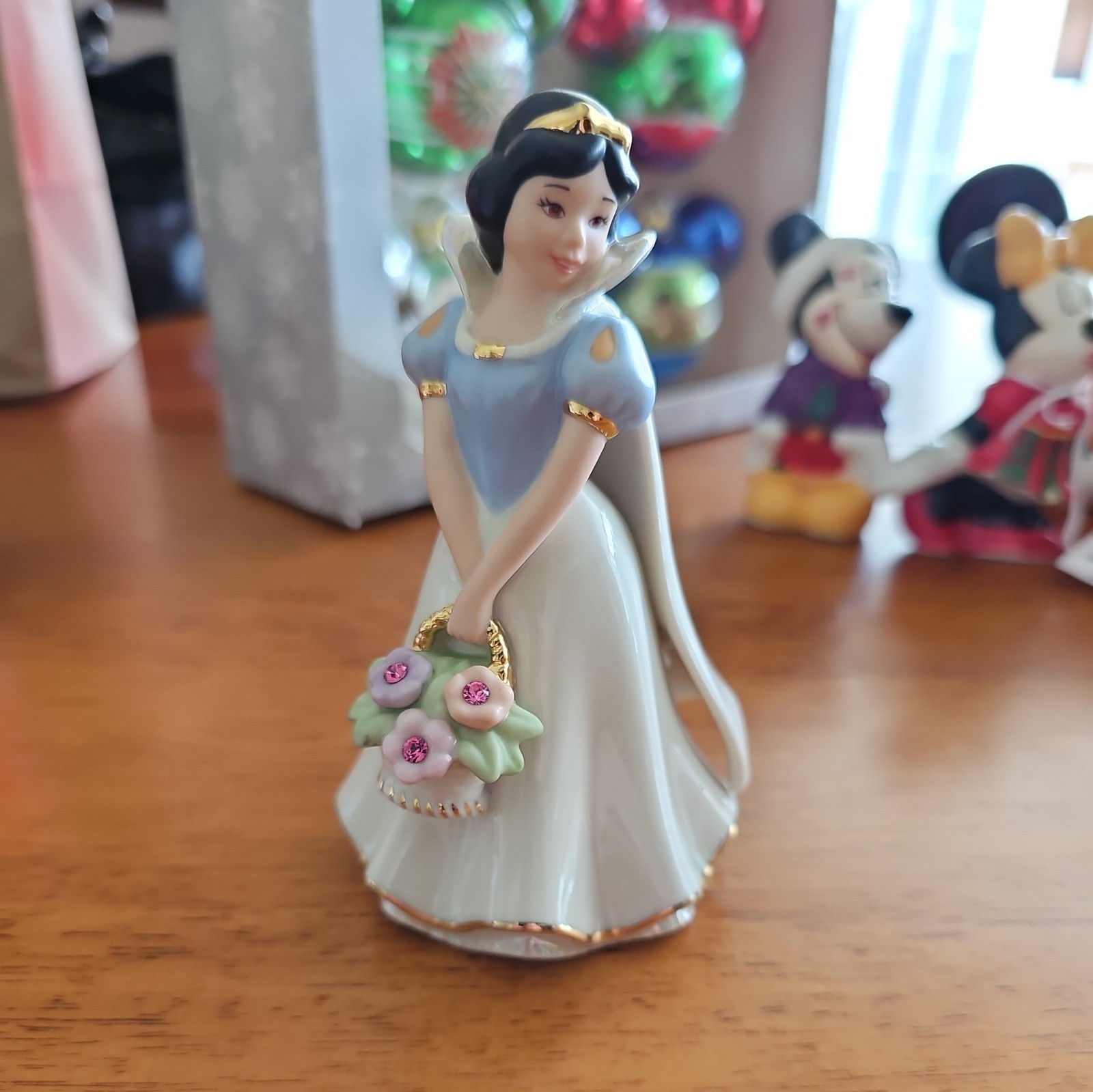 LENOX & Walt Disney  SNOW WHITE  Figurine  Bouquet from Snow White pink crystal