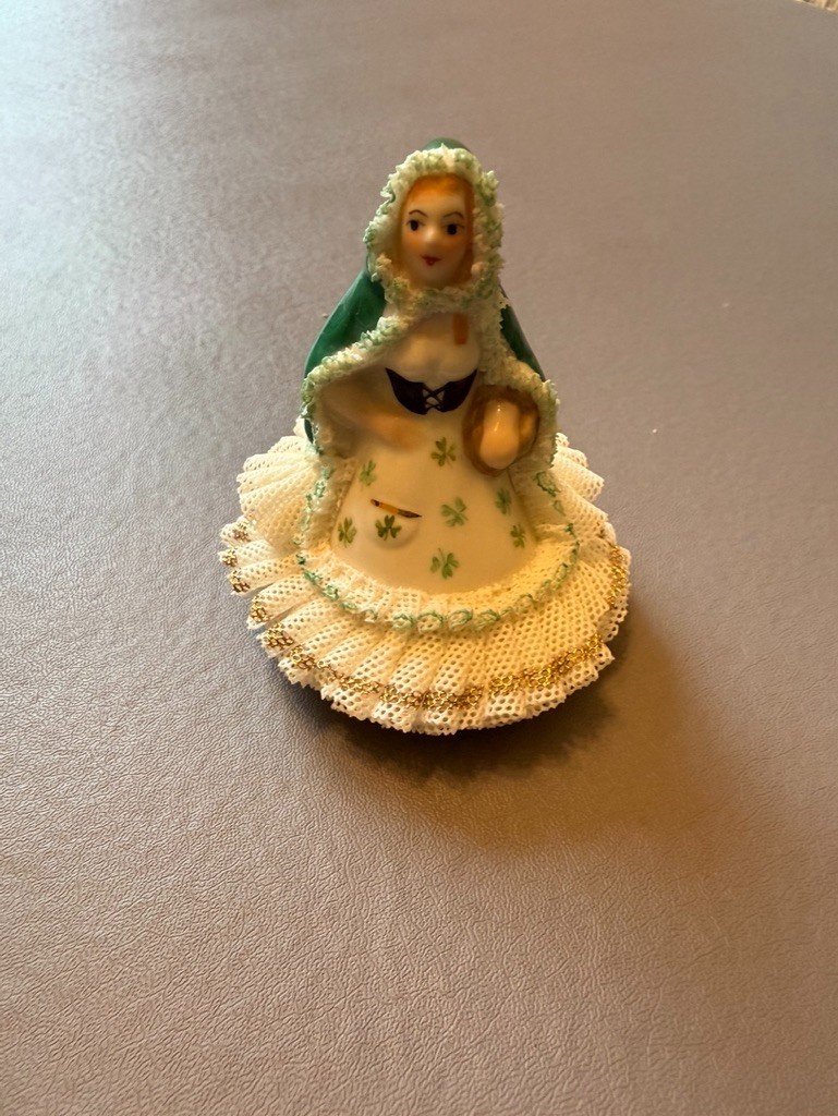 VINTAGE IRISH DRESDEN LACE COLLEEN BELL PORCELAIN 3\