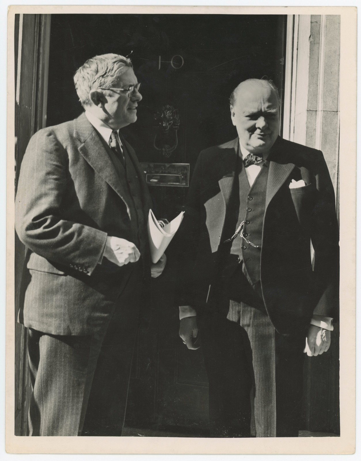4 May 1942 press photo of Winston Churchill at 10 Downing Street w/ H. V. Evatt