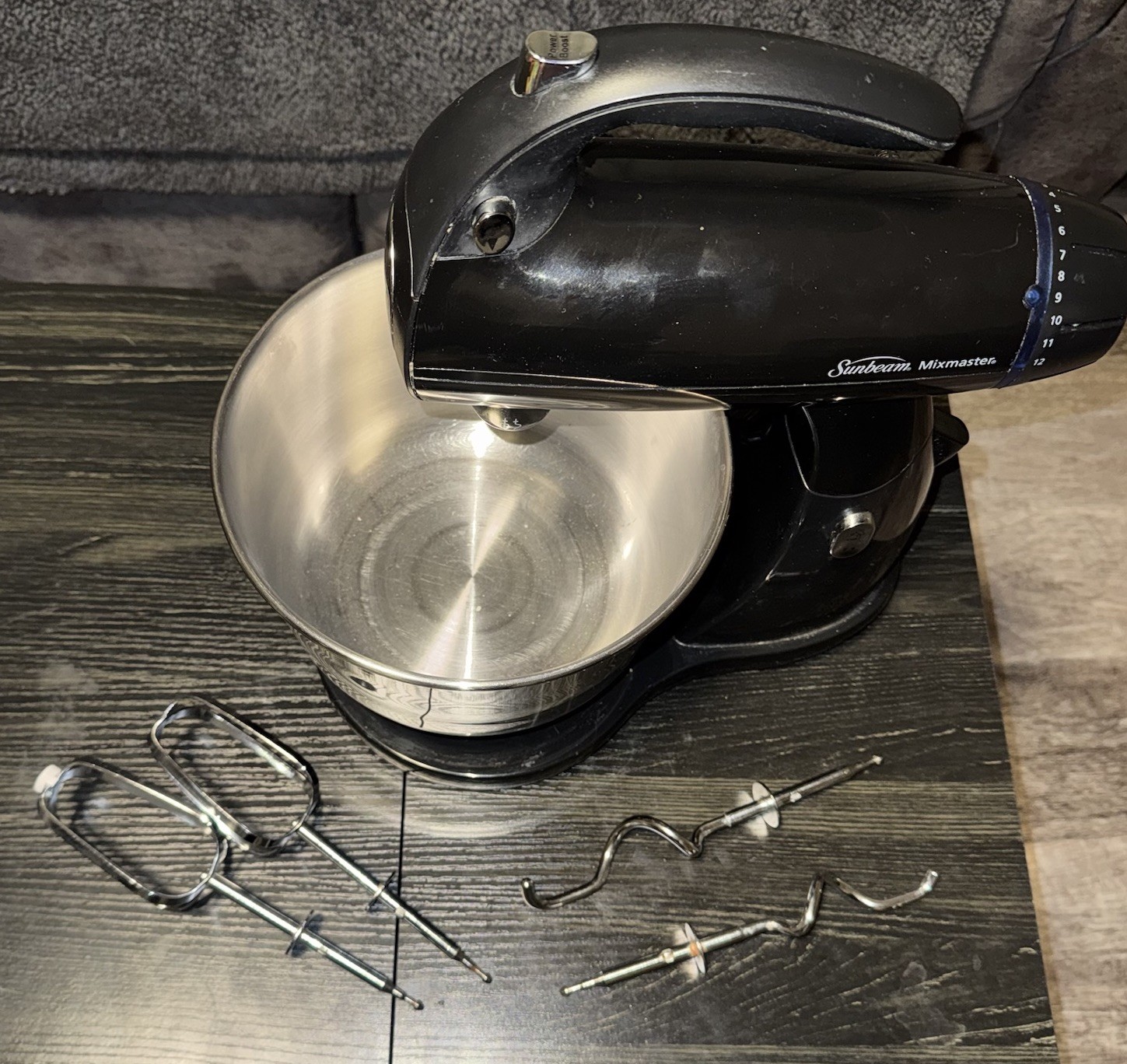 Sunbeam 2594 Stand Mixer 12-Speed 350W with Dough Hooks Beaters And Bowl