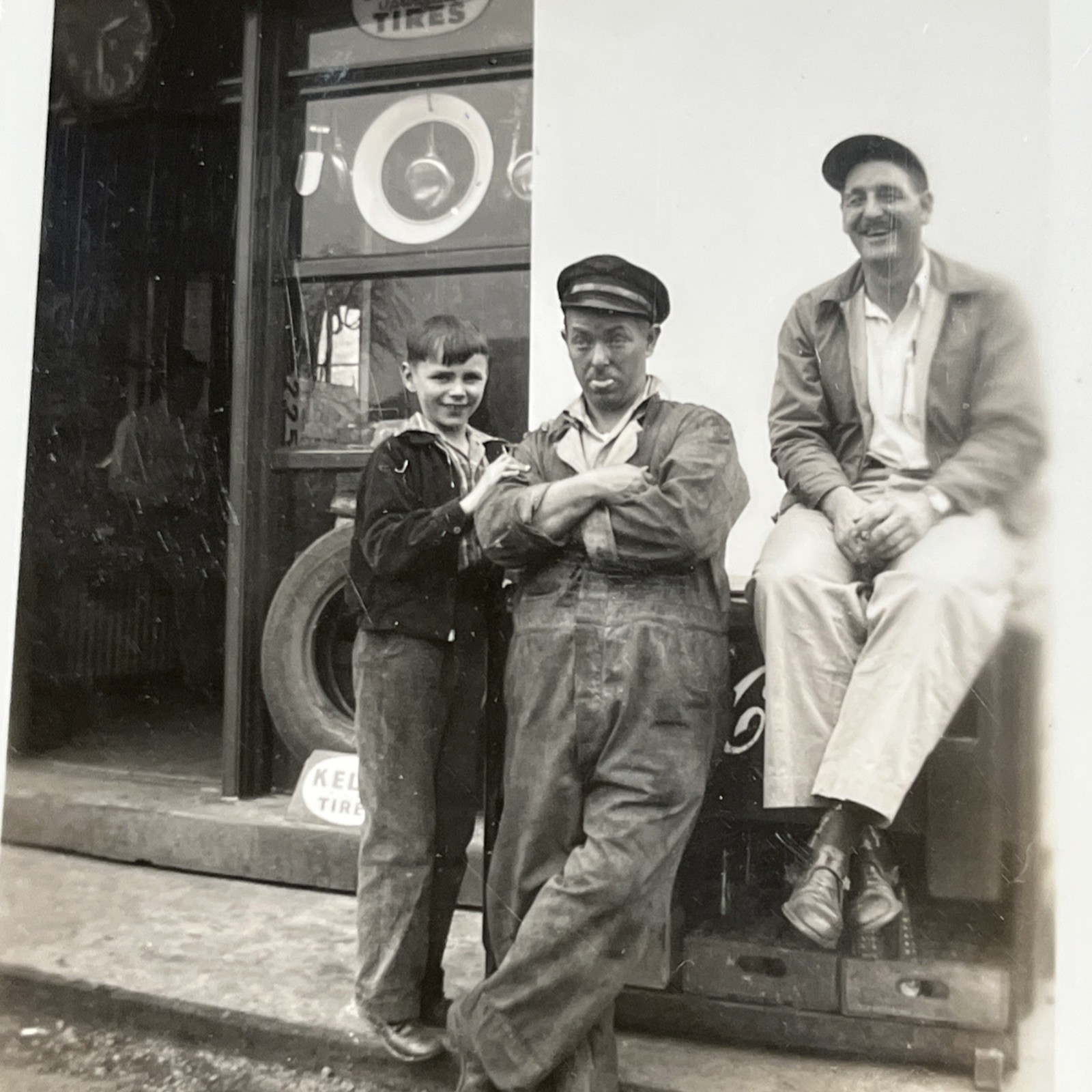 Vintage Snapshot Photo Gas Station Harrisburg Pa River Road Suno Co. 1947 - U2