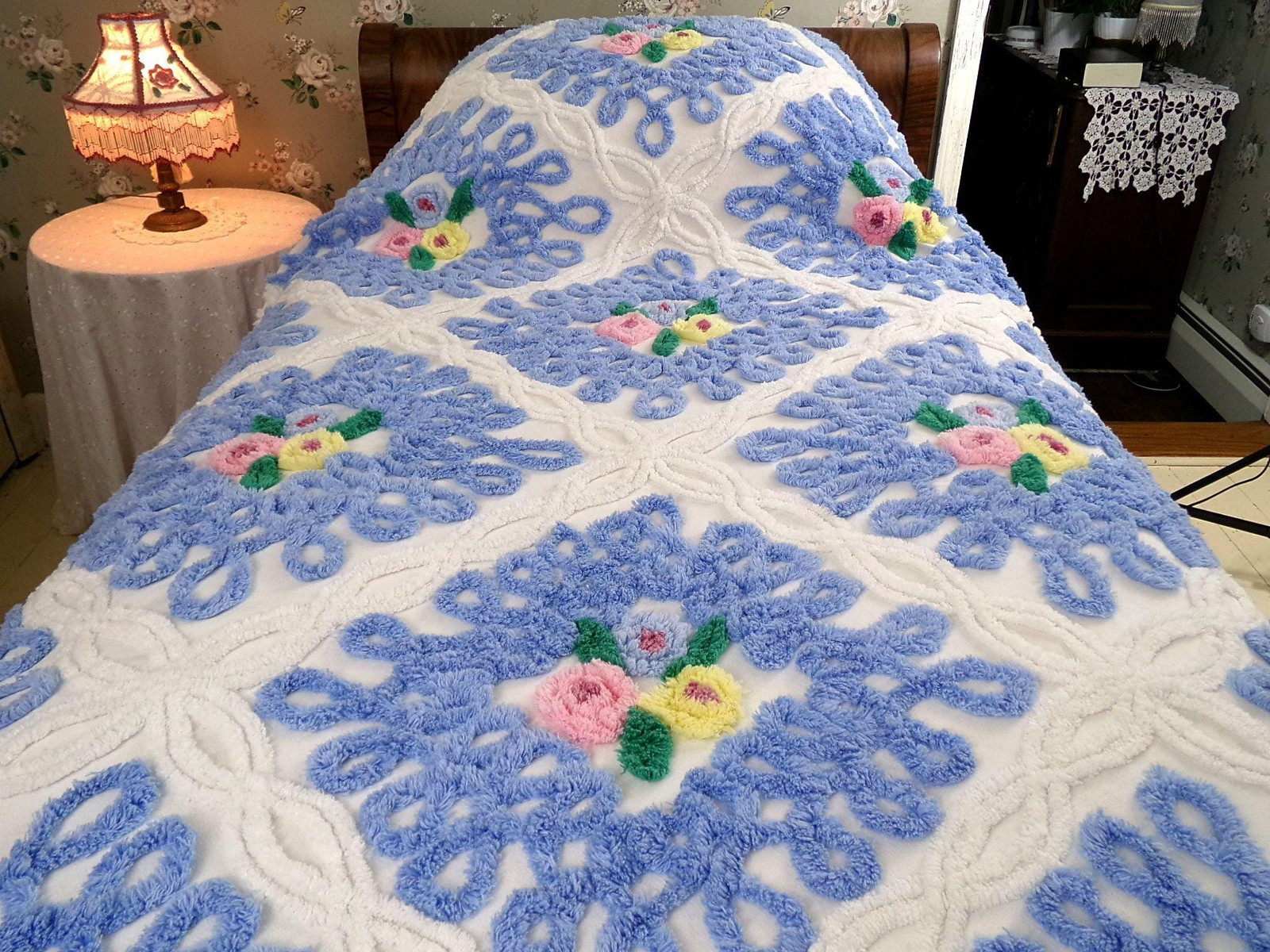 gorgeous vtg chenille bedspread, sculpted heavy luxury wedding cake floral, FULL