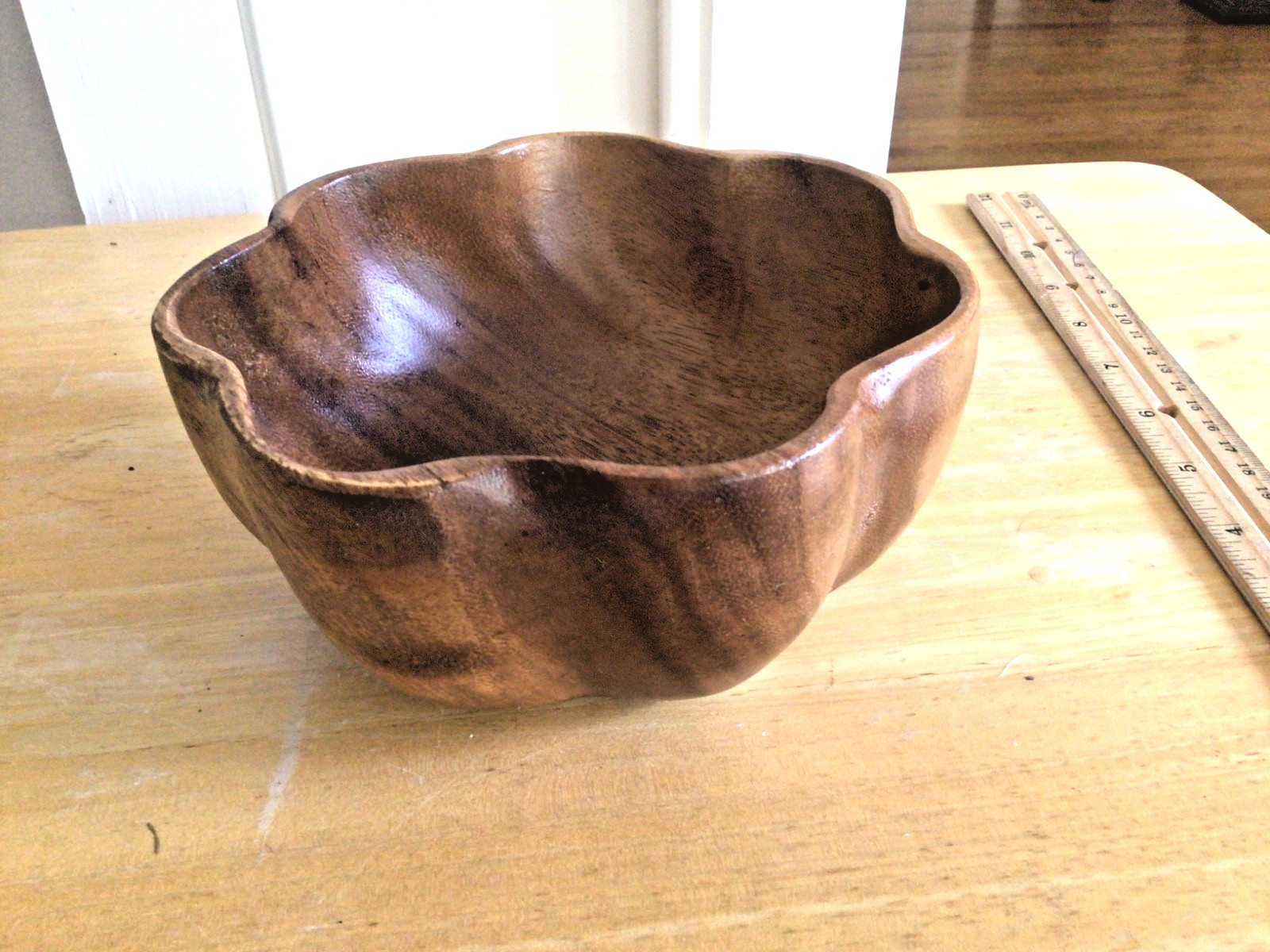 Lovely VTG Monkeypod Scalloped Wooden Bowl 6”across, 3” high
