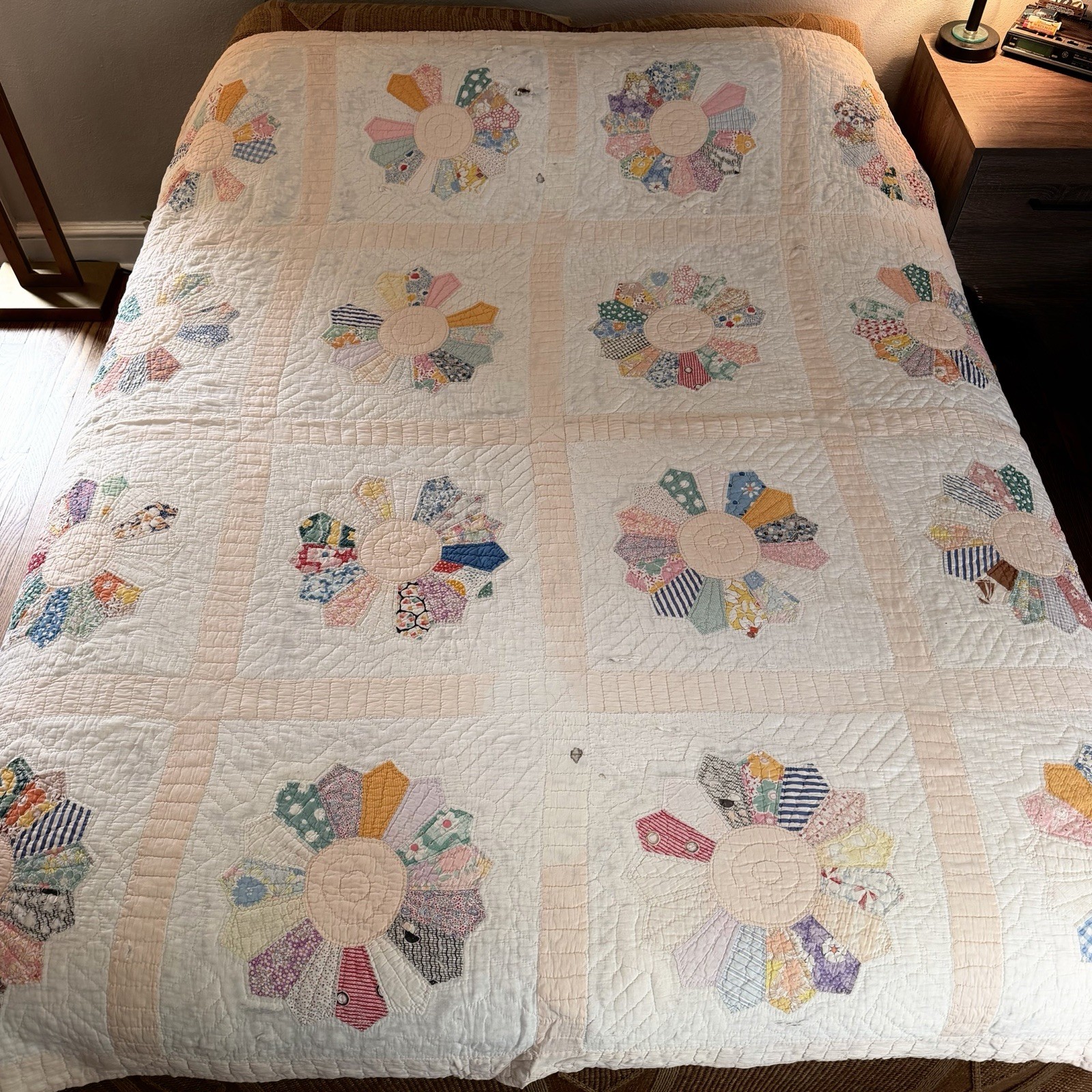 Vintage 1930s Dresden Plate Sunflower Quilt Hand Stitched Feed Sack 78” x 74”