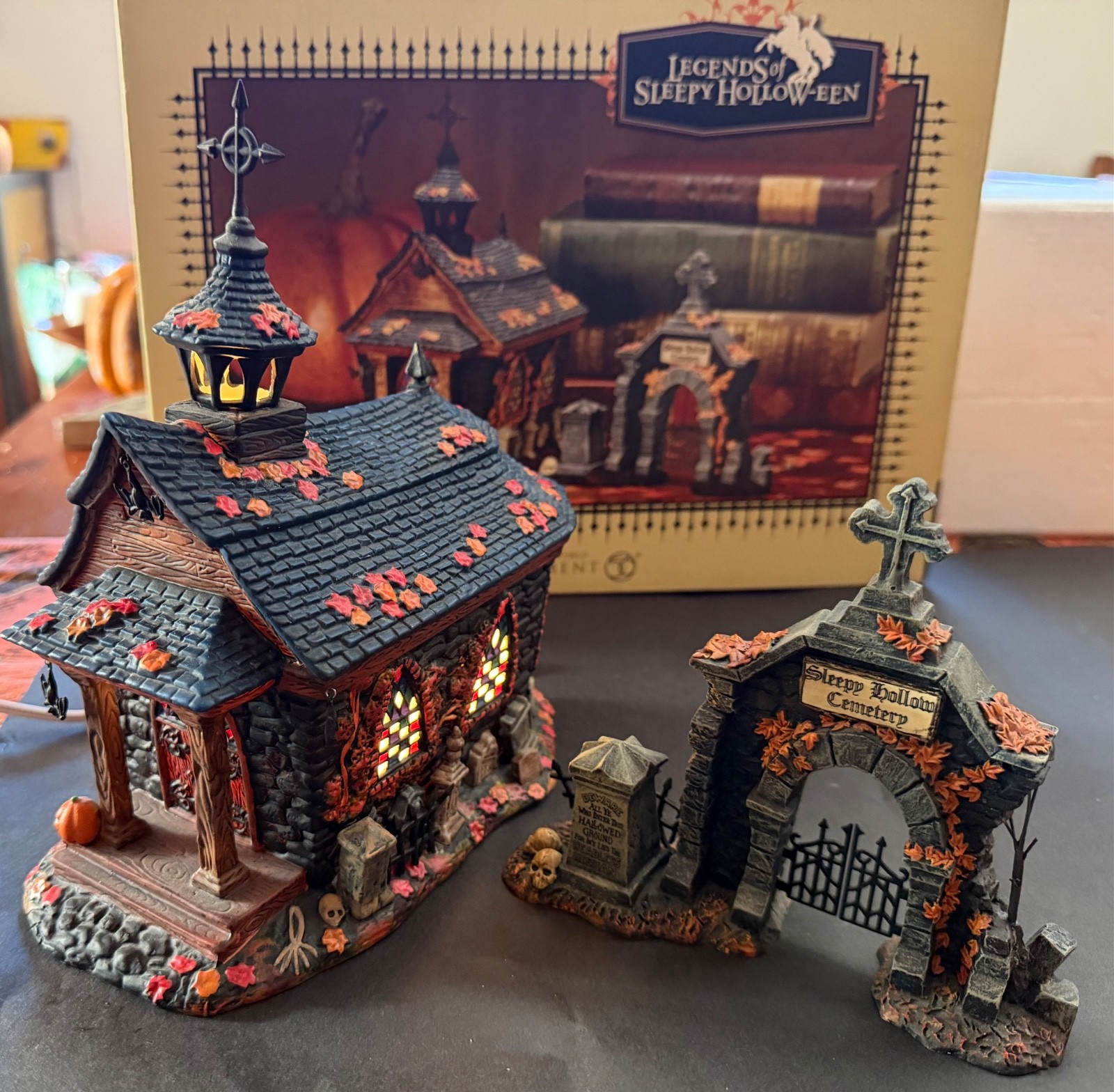 Department 56 Legends Of Sleepy Hollow-een 2009 Church 806456 Set of 2 IOB